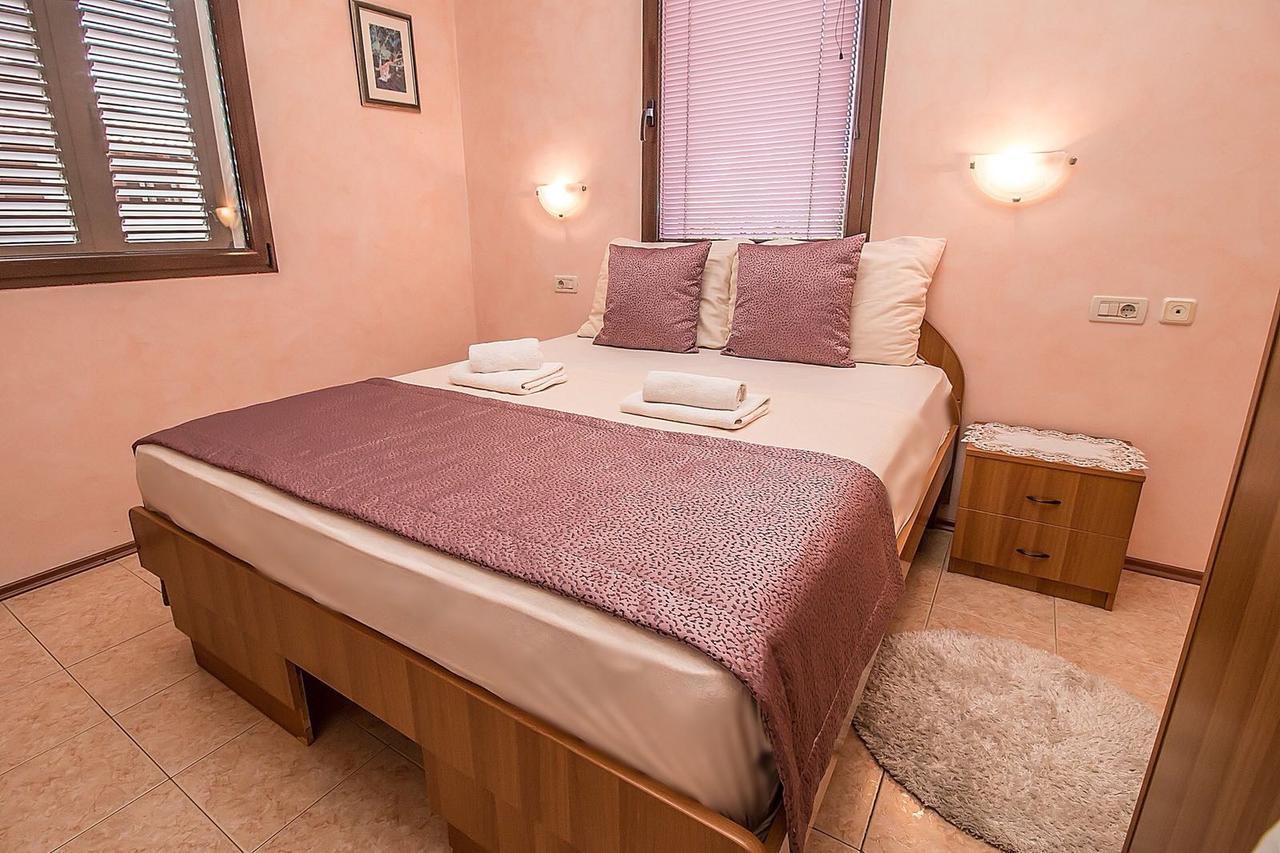 Rose Apartment *