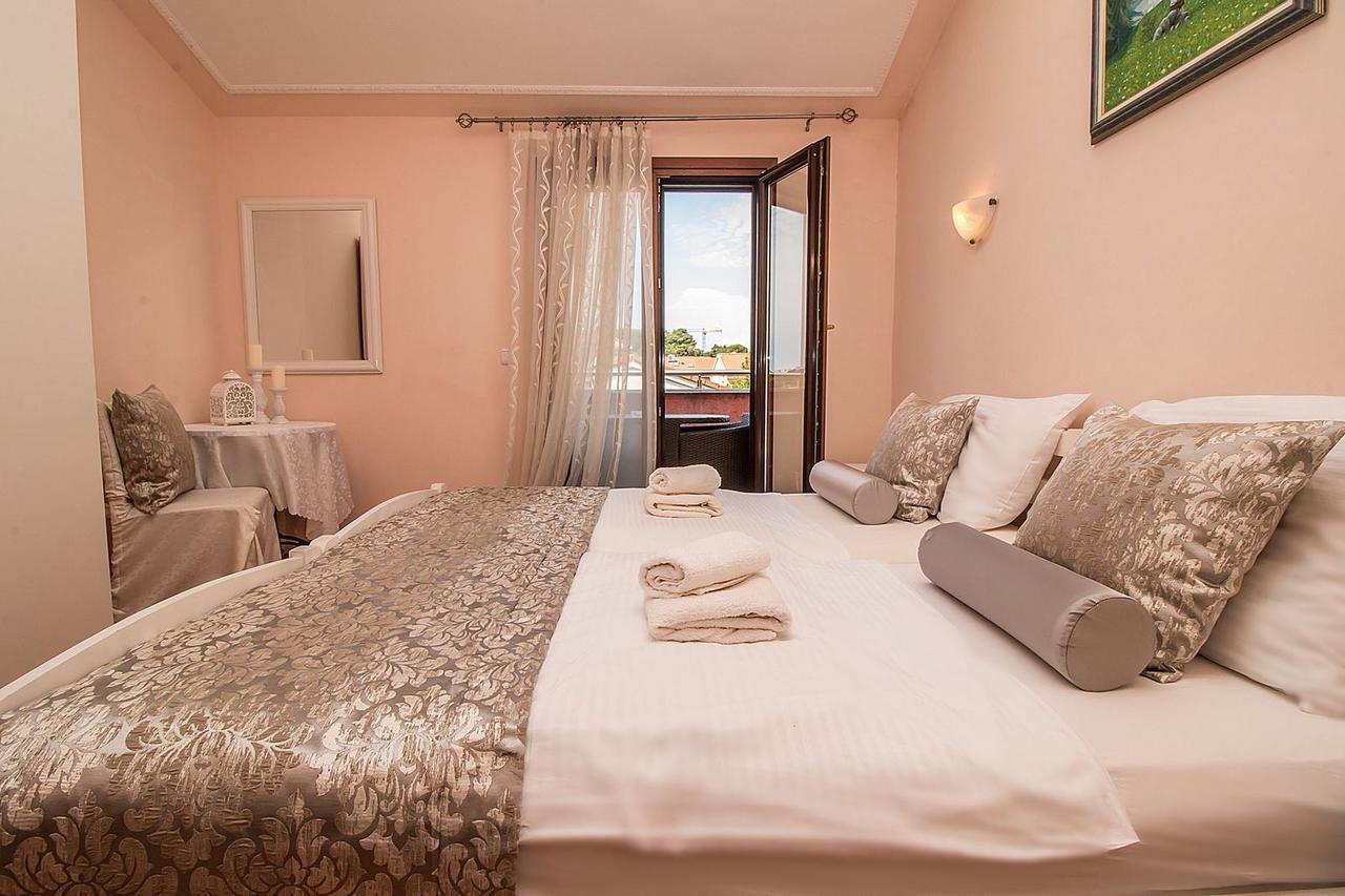 Rose Apartment *